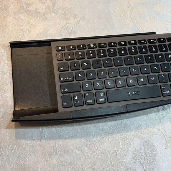 ZAGG | Bluetooth Wireless Windows and MacOS compatible Keyboard - Picture 4 of 5